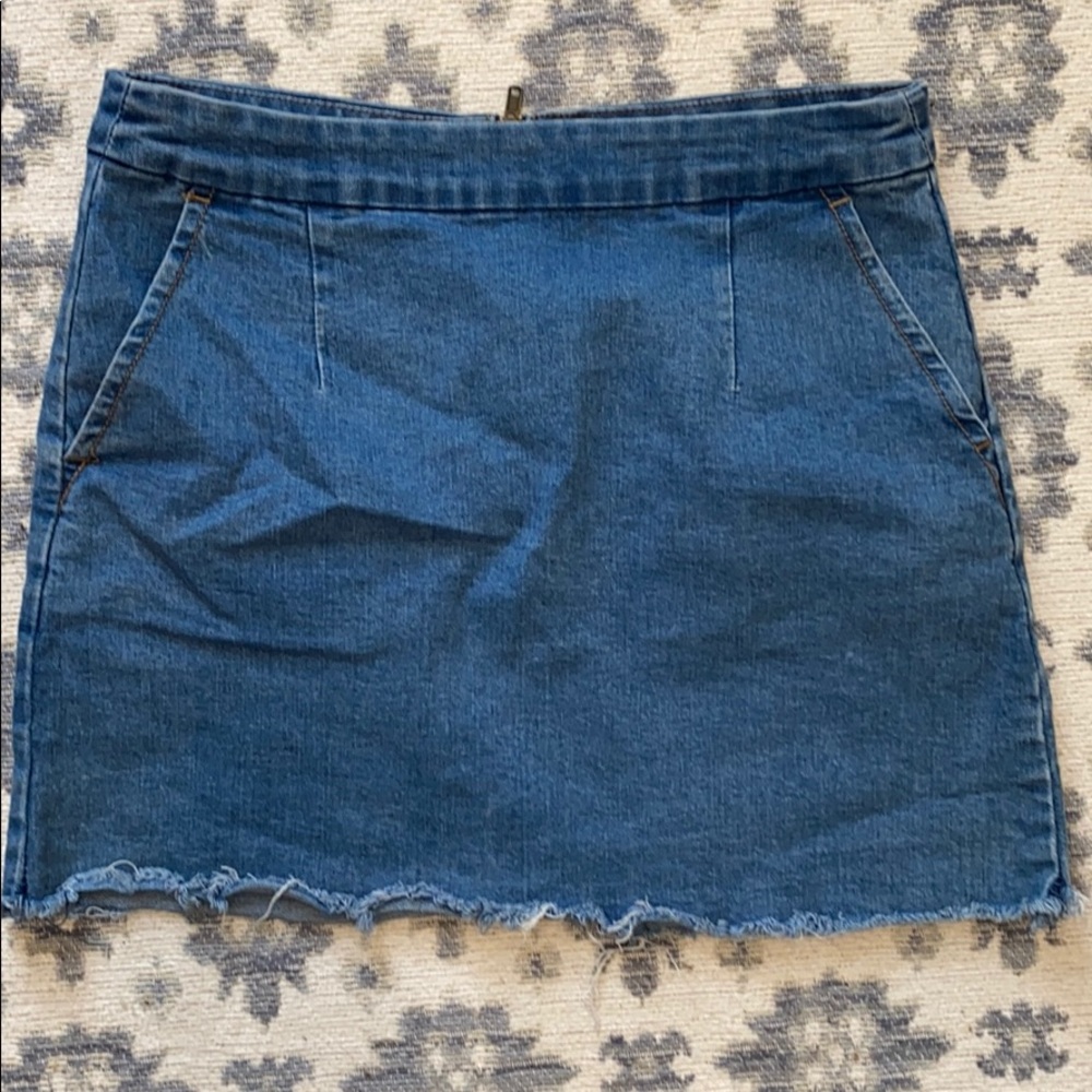 Denim skirt with pockets